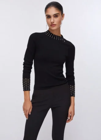 Maglione con cut-out e ricami gioiello Maglione con cut-out e ricami gioiello
