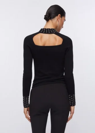 Maglione con cut-out e ricami gioiello Maglione con cut-out e ricami gioiello