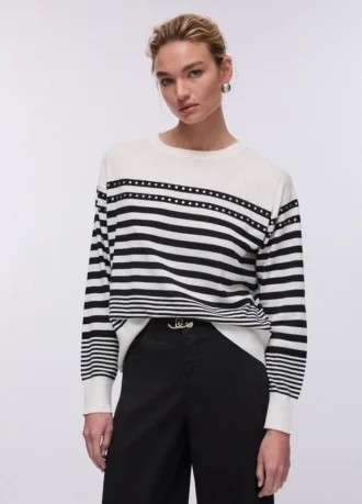 Maglione in lana con borchie Maglione in lana con borchie