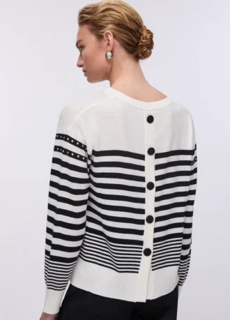 Maglione in lana con borchie Maglione in lana con borchie